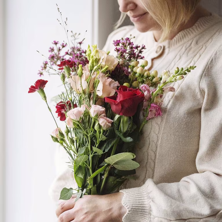 Feir mamma med blomster på morsdagen 